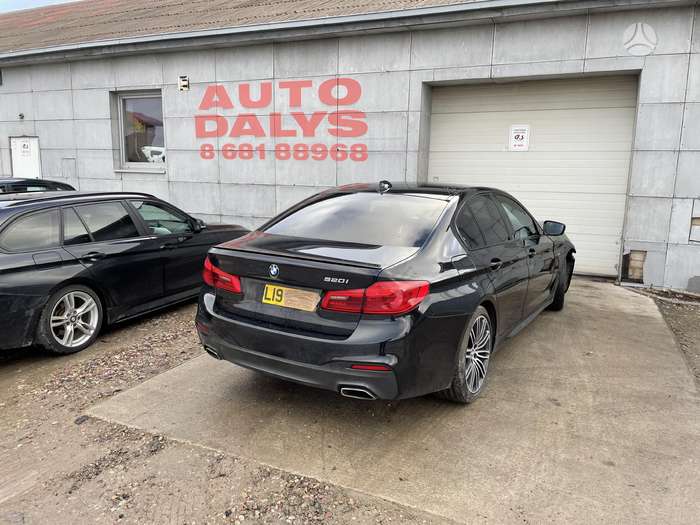 BMW 5 Serija M Paket Harman Juodas Stogas Odinis Sildomas Salonas 2019