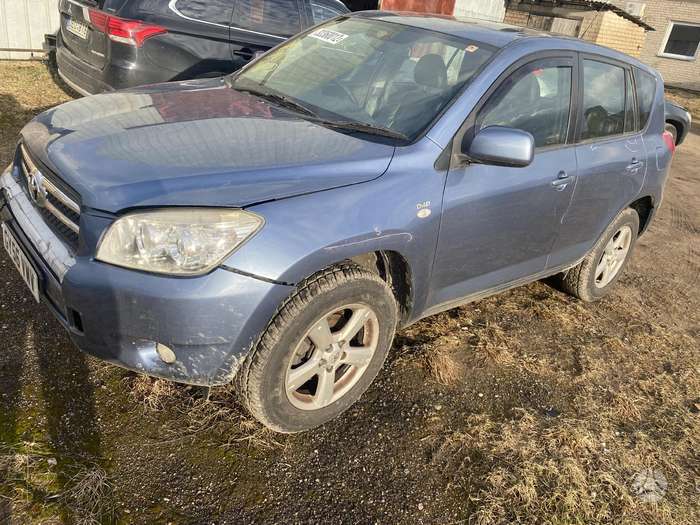 Toyota RAV4 Odinis Salonas R17 Ratai Detales Galime Siusti Lietuvoje