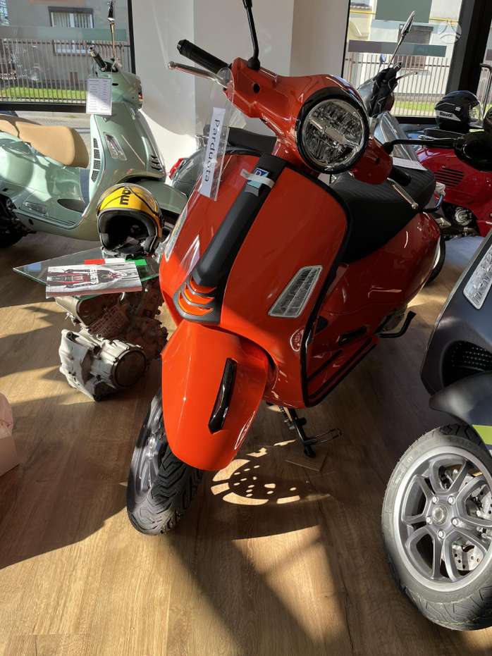 Piaggio Vespa 310cc, scooters / mopeds