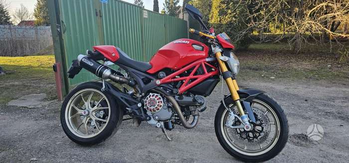 Ducati Monster 1100cc, street / classic