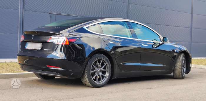 Tesla Model 3, 82 kWh, hatchback