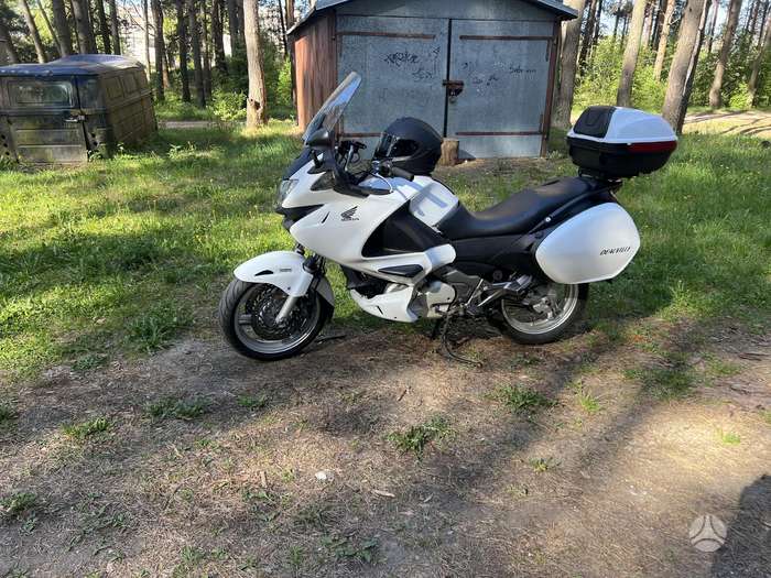 Honda NT 700cc, street / classic