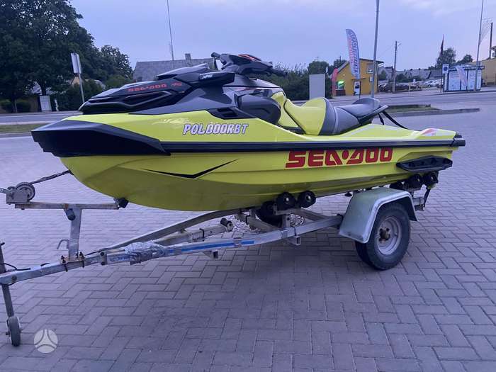 Sea-Doo RXT-X, jet skis
