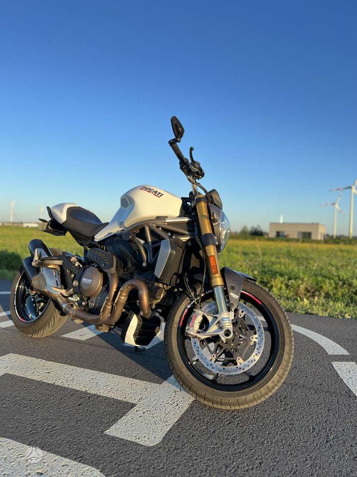 Ducati Monster 1200cc, street / classic