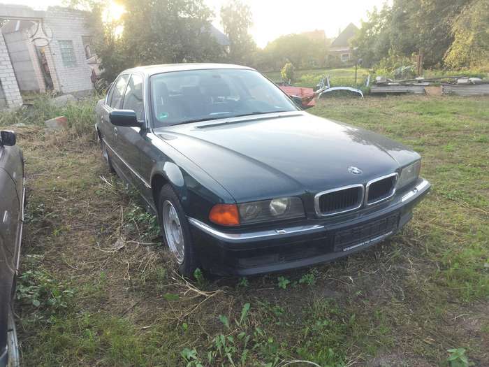 BMW 740, 4.4 l., Седан