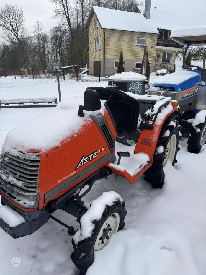 Kubota A-15. Yra Ir Kitokiu Modeliu, Traktoriai 