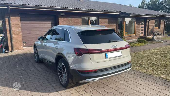 Audi e-tron, 95 kWh, off-road / crossover