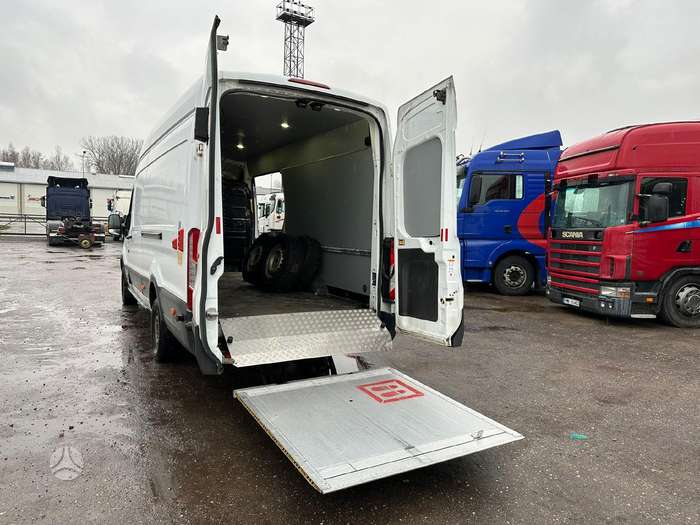 Ford Transit, commercial