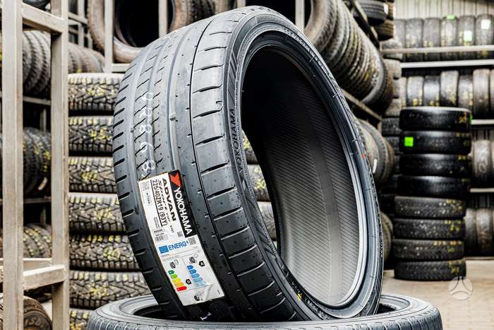 Yokohama Advan Sport V107, summer 255/35 R19 | A27653156