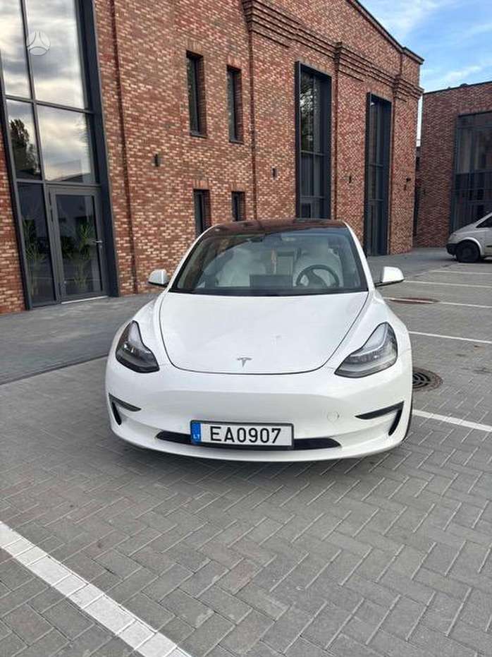 Tesla Model 3, 64 kWh, hatchback