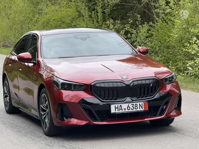 BMW i5, Лимузин