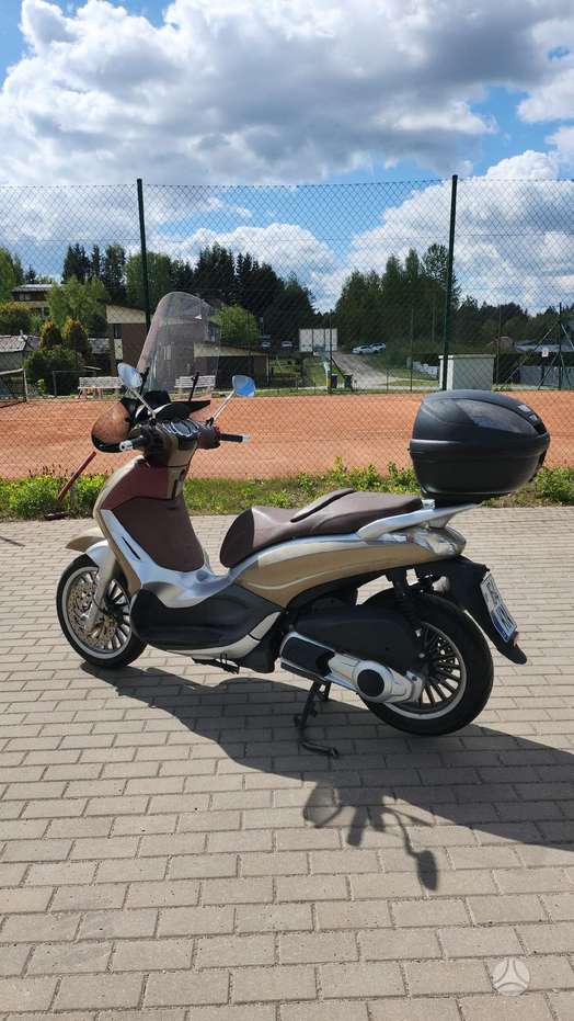 Piaggio Beverly 300cc, scooters / mopeds