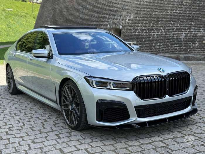 BMW 750, 4.4 l., Седан