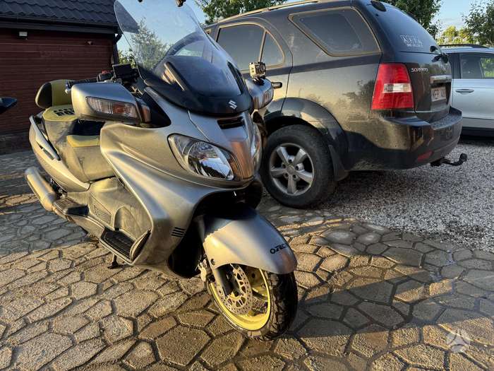 Suzuki Burgman 650cc, scooters / mopeds