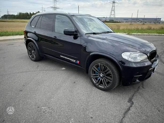BMW X5, off-road / crossover