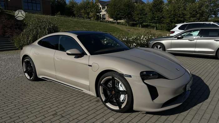 Porsche Taycan, 93 kWh, hatchback