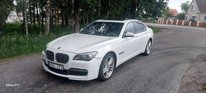 BMW 750, 4.4 l., Седан