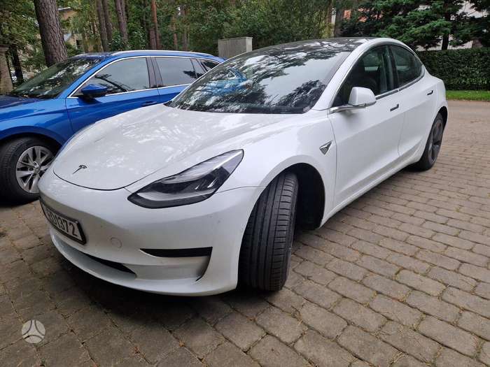 Tesla Model 3, hatchback