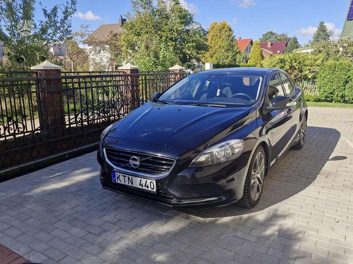 Volvo V40, 1.6 l., hatchback
