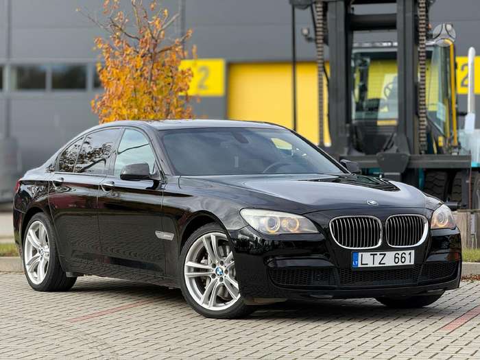 BMW 750, 4.4 l., Седан