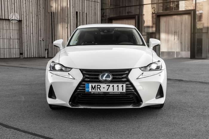 Lexus IS 300h, 2.5 l., Седан