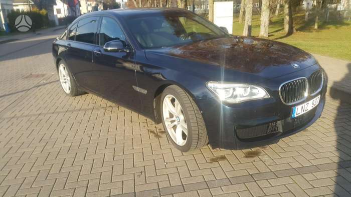 BMW 750, 4.4 l., Седан