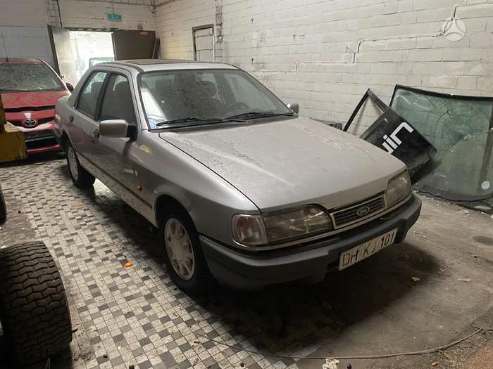 Ford Sierra, Седан