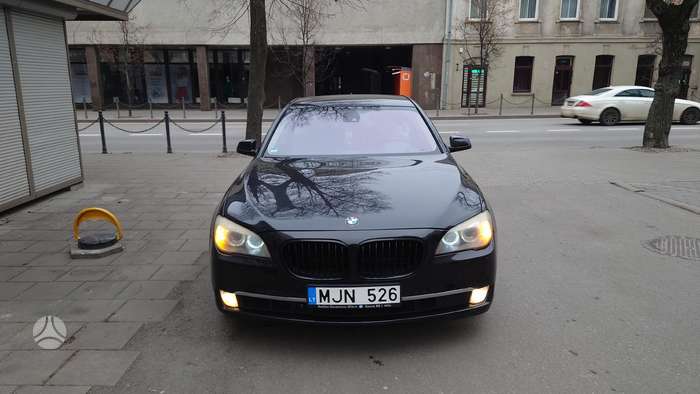 BMW 750, 4.4 l., Седан