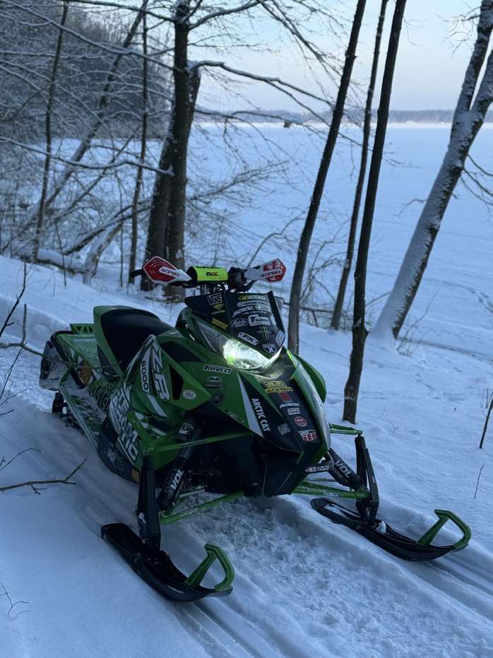 Arctic Cat ZR, snowmobiles