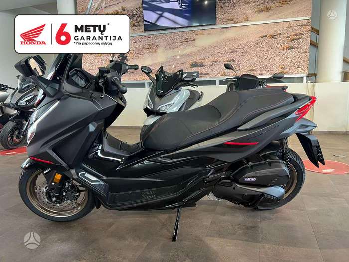 Honda Forza 125cc, scooters / mopeds