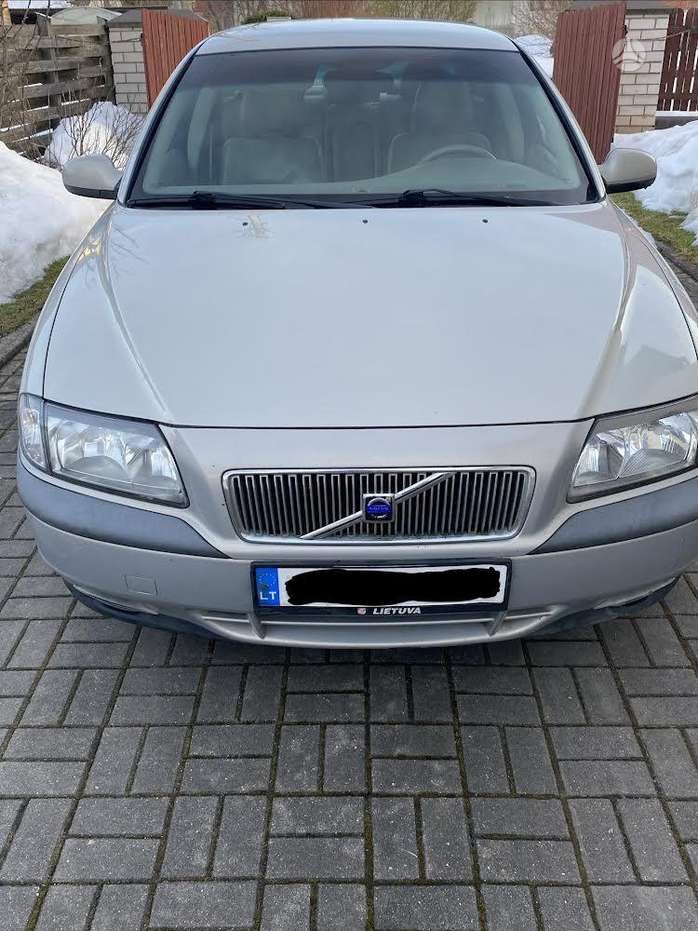 Volvo S80, Седан