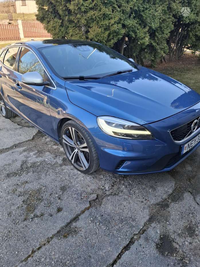 Volvo V40, 2.0 l., hatchback