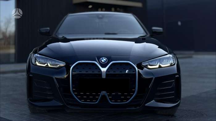 BMW i4, 70 кВт·ч, Седан