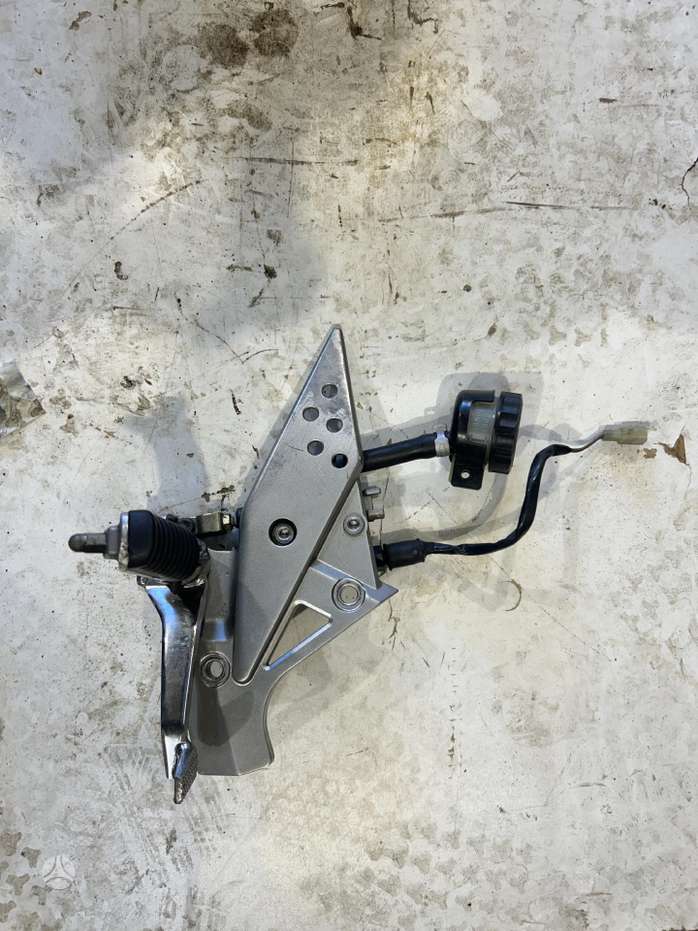 Kawasaki moto dalys (2 psl.) - Skelbiu.lt