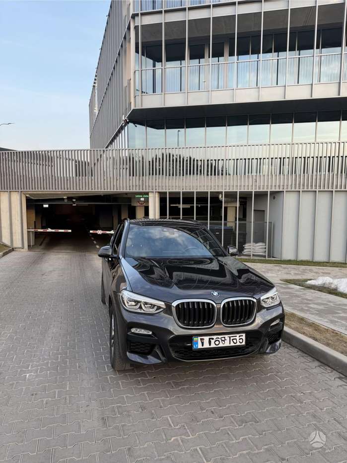 BMW X3, 2.0 l., off-road / crossover