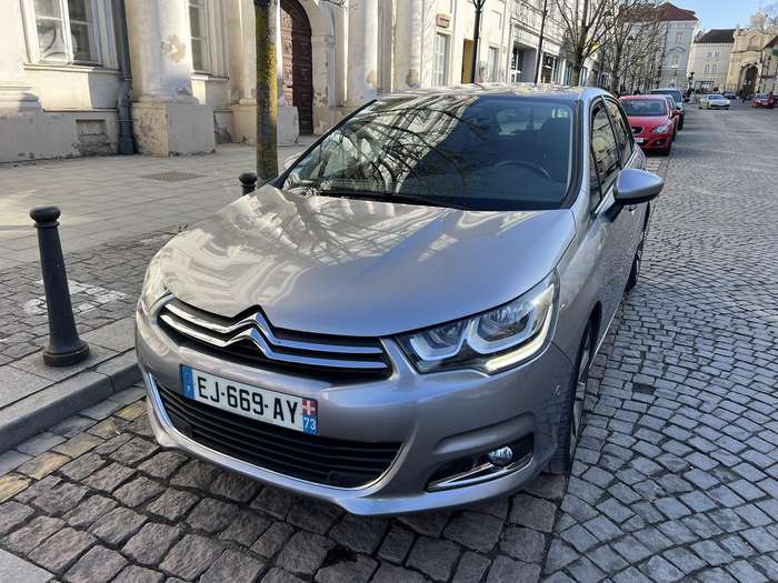 Citroen C4, 1.2 l., hatchback