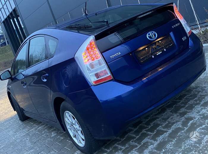 Toyota Prius, 1.8 l., hatchback