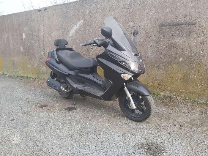 Piaggio Xevo 125cc, scooters / mopeds
