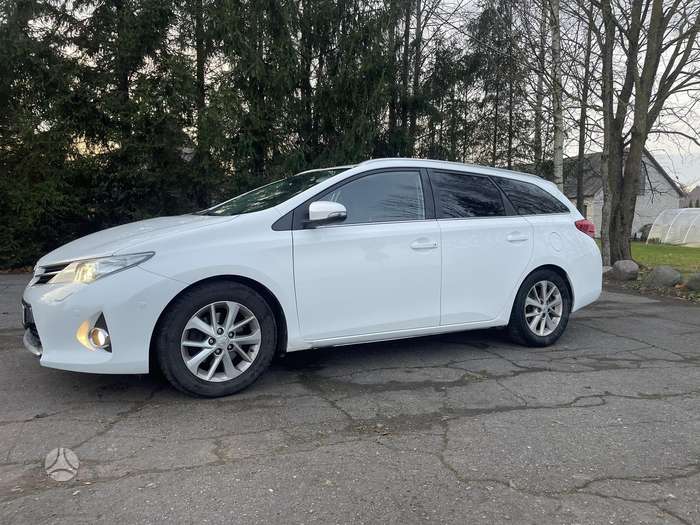 Toyota Auris, 2.0 l., Универсал