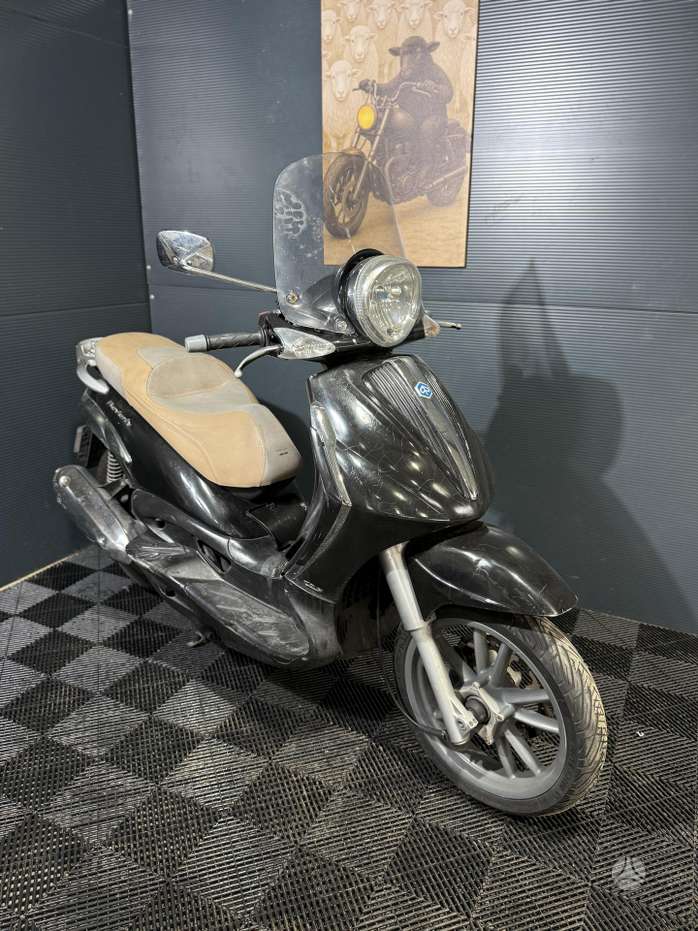 Piaggio Beverly 125cc, scooters / mopeds