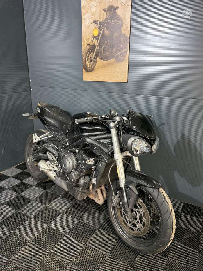 Triumph Street Triple 660cc, street / classic