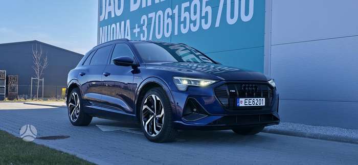 Audi e-tron, off-road / crossover