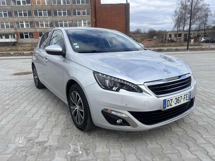 Peugeot 308, 1.2 l., hatchback