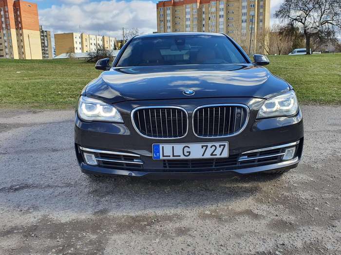 BMW 750, sedanas