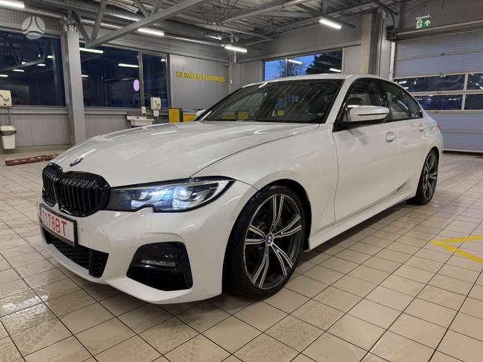 BMW 330, 2.0 l., Седан
