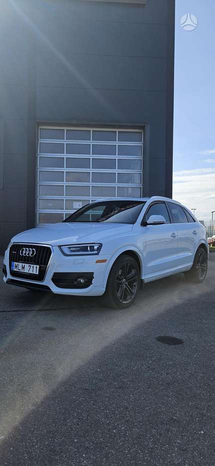 Audi Q3, 2.0 l., off-road / crossover