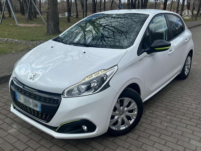 Peugeot 208, 1.2 l., hatchback