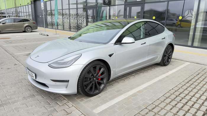 Tesla Model 3, sedans