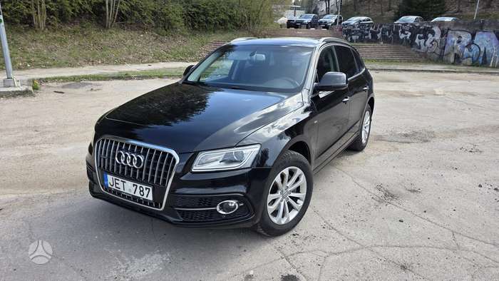 Audi Q5, 2.0 l., off-road / crossover