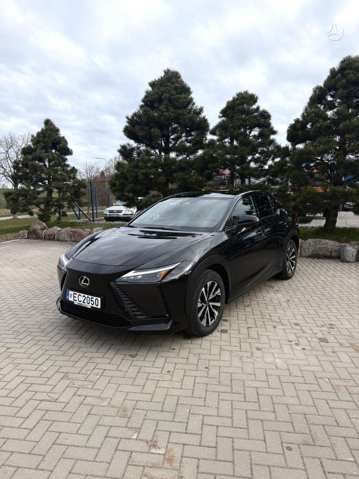 Lexus RZ 450e, off-road / crossover